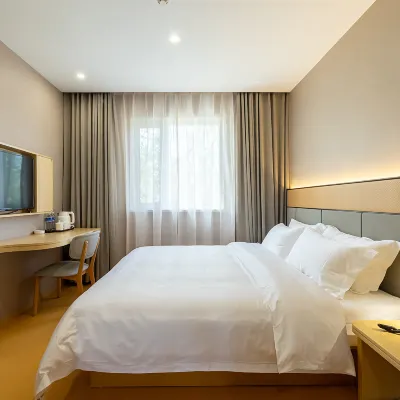 Lanfeng Hotel (Qingdao North Station) Hotels near Licang District