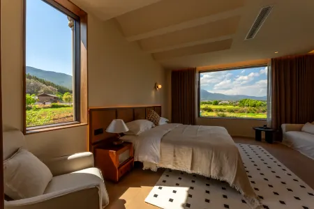 Mu Lan·Companion Mountain Garden Snow Mountain Panoramic Homestay Отели рядом с достопримечательностью «Lijiang Snow Mountain Falcon Valley Scenic Area»