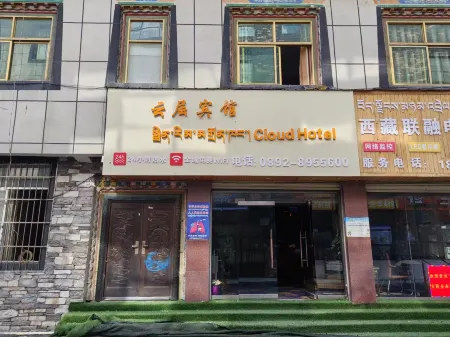 Jintai Hotel Отели рядом с достопримечательностью «Hipparion Fossil»