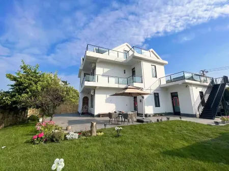 Floral Hotel · Chongming Yueting, Time Village Hotel (Xijiagang Branch)