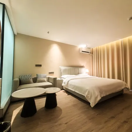 THE DREAM-HOTEL