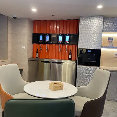 Lemon Hotel Отели рядом с достопримечательностью «Шанхайская библиотека»