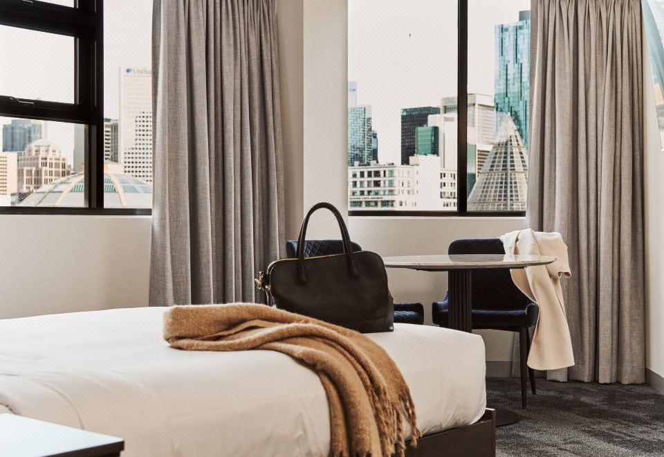 3. 스페이스 호텔..