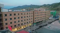 White Swan Hotel (Bayinbulak Town)