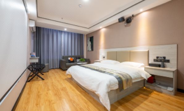 Dunhuang Xitai E-Sports Hotel (Shazhou Night Market)