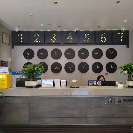 7Days Inn Hotel (Liangshan Yanyuan Yan Cube Plaza)