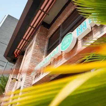 Central Land Hotel Отели рядом с достопримечательностью «Торговый центр Taroko»