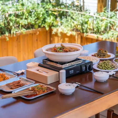 Huatai Hechen Mountain Lodge (Taibai Mountain Tang Town)