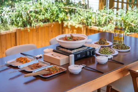 Huatai Hechen Mountain Lodge (Taibai Mountain Tang Town) Отели рядом с достопримечательностью «Eye of Mount Taibai»