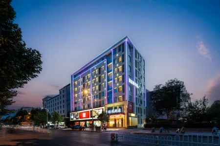 Orange Boutique Hotel (RT-Mart, Lieshan Avenue, Suizhou) Отели рядом с достопримечательностью «Wenfeng Tower»