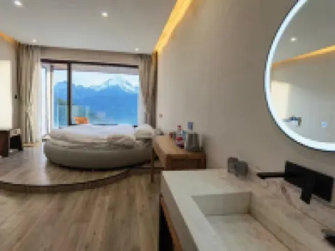 โรงแรมสโนว์เมาน์เทนเวคอัพ โรงแรมในเต๋อชิน