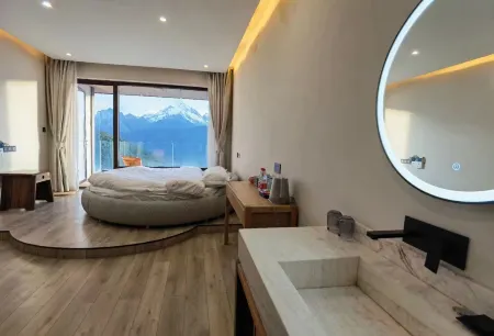 Snow Mountain Wake Up Hotel