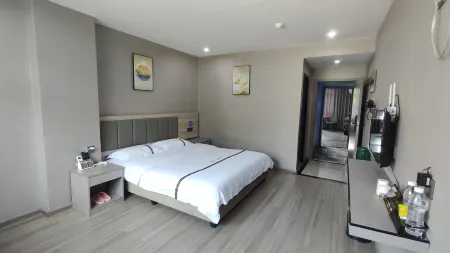 Luojiang District Yuemanyi Hotel (Industrial Science and Technology College) Отели рядом с достопримечательностью «Sichuan Institute of Technology (Luojiang Campus)»