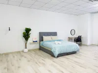 3 BDR shoplot style homestay Yong Peng three rooms.