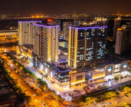 十柒·主題影院·公寓      （崑山高鐵南站天虹購物中心店） 昆山南站附近的飯店