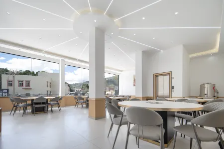 Cloud Sea Dream Hotel Отели рядом с достопримечательностью «Xinduqiao Town»