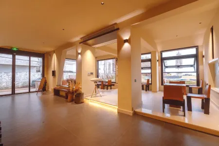 The view is at the homestay Отели рядом с достопримечательностью «Jinshawan Coastal Park»