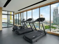 Hilton Garden Inn Bangkok Riverside Отели рядом с достопримечательностью «Пирс Си-Пхрая»