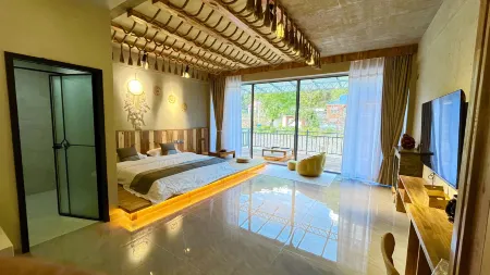 Lake side fish restaurant