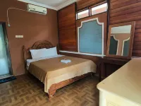 Sunrise Sea Hill Cottages Hotel dekat Bandar Udara Dewandaru