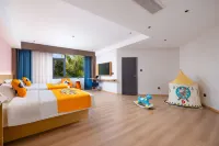 Jifeng Holiday Hotel (Ruili Fortune Plaza)