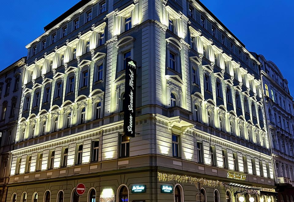 hotel overview picture