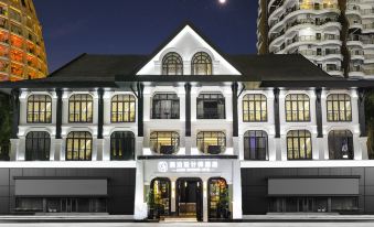 Xishuangbanna Jinghong Lanbo Designer Hotel (Guang Zhuang Star Night Market Branch)