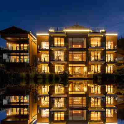 瀘沽湖山嶼海湖景度假飯店 Hotel Exterior