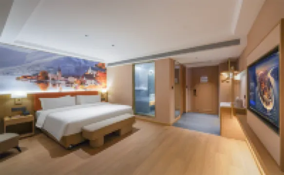 Vienna Hotel (Shishi International Clothing City Branch) Hotels near Shishi Shimao Skyscraper Ferris Wheel