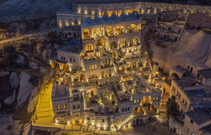 Nino Cave Suites