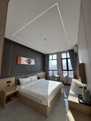 Jiuhong Hotel (Zhenxing East Road) Hotels in Huyanghe