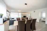 Serene Swiss Apt | scenic balcony views + parking - Homestays