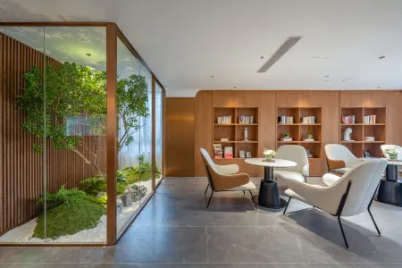 Elong Anyun Hotel (Shangrao Wanda Plaza Shuangta Park) Отели рядом с достопримечательностью «Shangrao Botanical Garden»