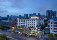 Huaya yunman hotel Отели рядом с достопримечательностью «Баллен Площадь»