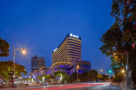 Suzhou Shihu Lake Jinling Garden Hotel Отели рядом с достопримечательностью «Wenzheng College of Soochow University»