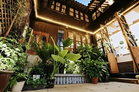 Qinnanshe Lane Inn (Tongli Ancient Town Store)
