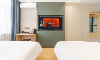 Jifeng Hotel (Heihe Central Commercial Pedestrian Street)