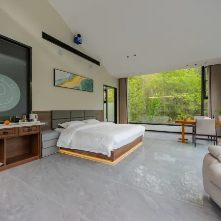Huoshan Mansu Zhuning Creek Language Homestay