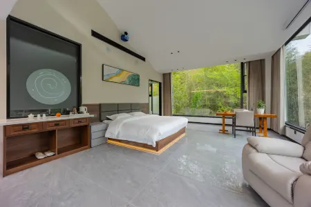 Huoshan Mansu Zhuning Creek Language Homestay Отели рядом с достопримечательностью «Dabie Mountain Main Peak (Baima Main Peak)»