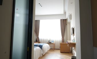 Nanzhang Auspicious Sign Business Hotel