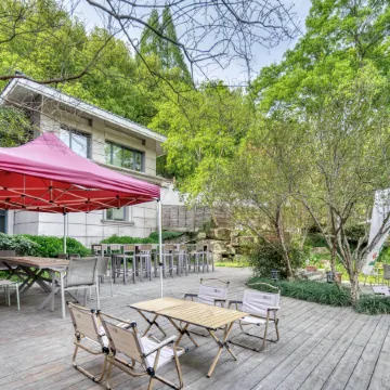 West Lake Hillview International Hotel Отели рядом с достопримечательностью «Храм Джинси»