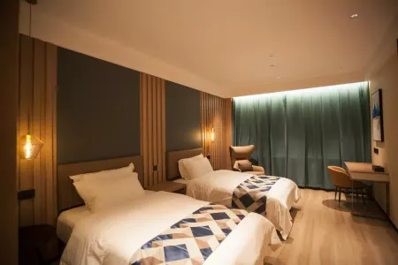 Huayi Selected Hotel (Zhaodong Railway Station Municipal Government People's Park Branch)