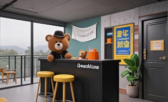 Aubrey   Youth Hostel(guanqian and pingjiang street)