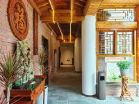 Xunchang Renjia Homestay (Kaifeng Wansui Mountain Dasong Wuxia City Song City Resort)