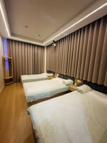 Heyue Yunxi Hotel (Wanghong Wall)