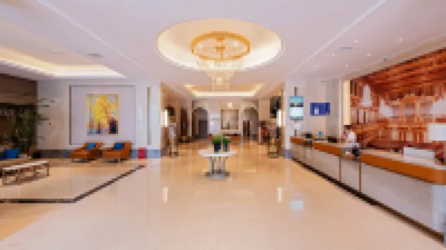 Vienna Hotel (Luohe Station Xintiandi Pedestrian Street Branch)