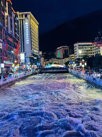 Kangding Mountain Viewing Famous Guesthouse Отели в г. Кандин