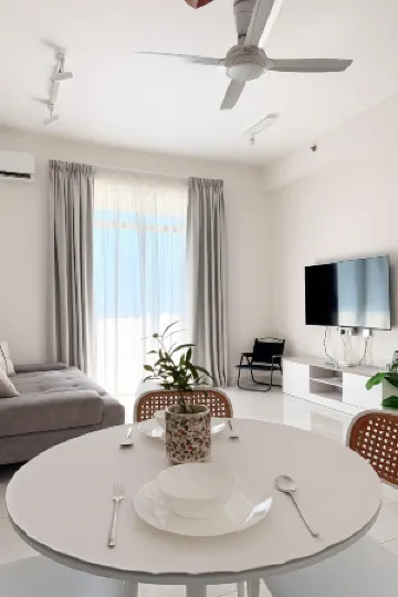 THE SUN EXECUTIVE SUITE - Dolphin's Home