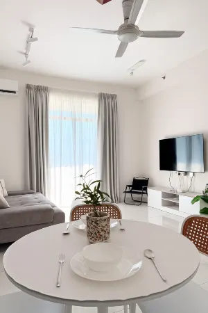 THE SUN EXECUTIVE SUITE Отели рядом с достопримечательностью «Setia SPICE Convention Centre»