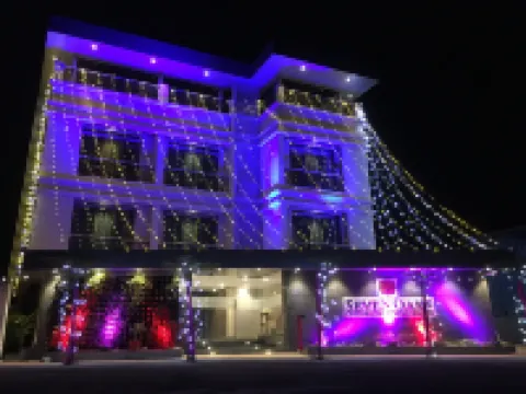 Hotel Seven Oaks โรงแรมในธาเน